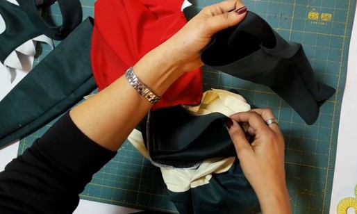 חיבור שרוולים וגוף התחפושת