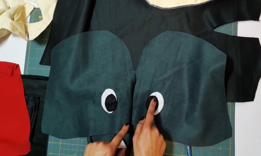 עיצוב פנים ועיניים לכובע