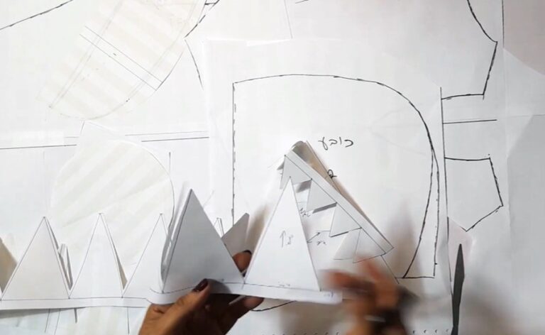 גזרה לזנב ולקוצים של דינוזאור